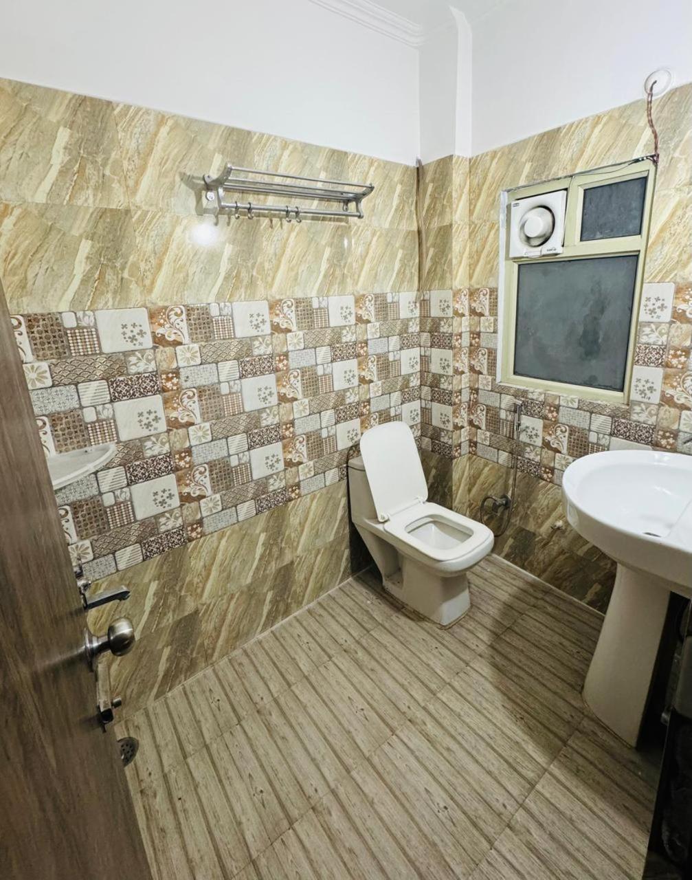 Hotel Pearl Inn Rudrapur Εξωτερικό φωτογραφία