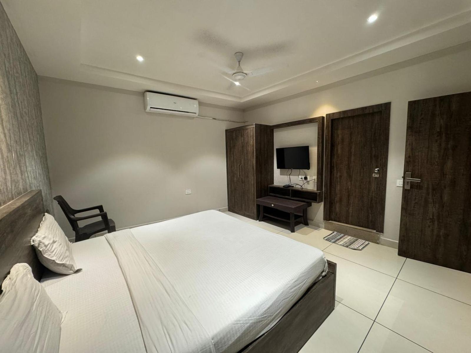 Hotel Pearl Inn Rudrapur Εξωτερικό φωτογραφία
