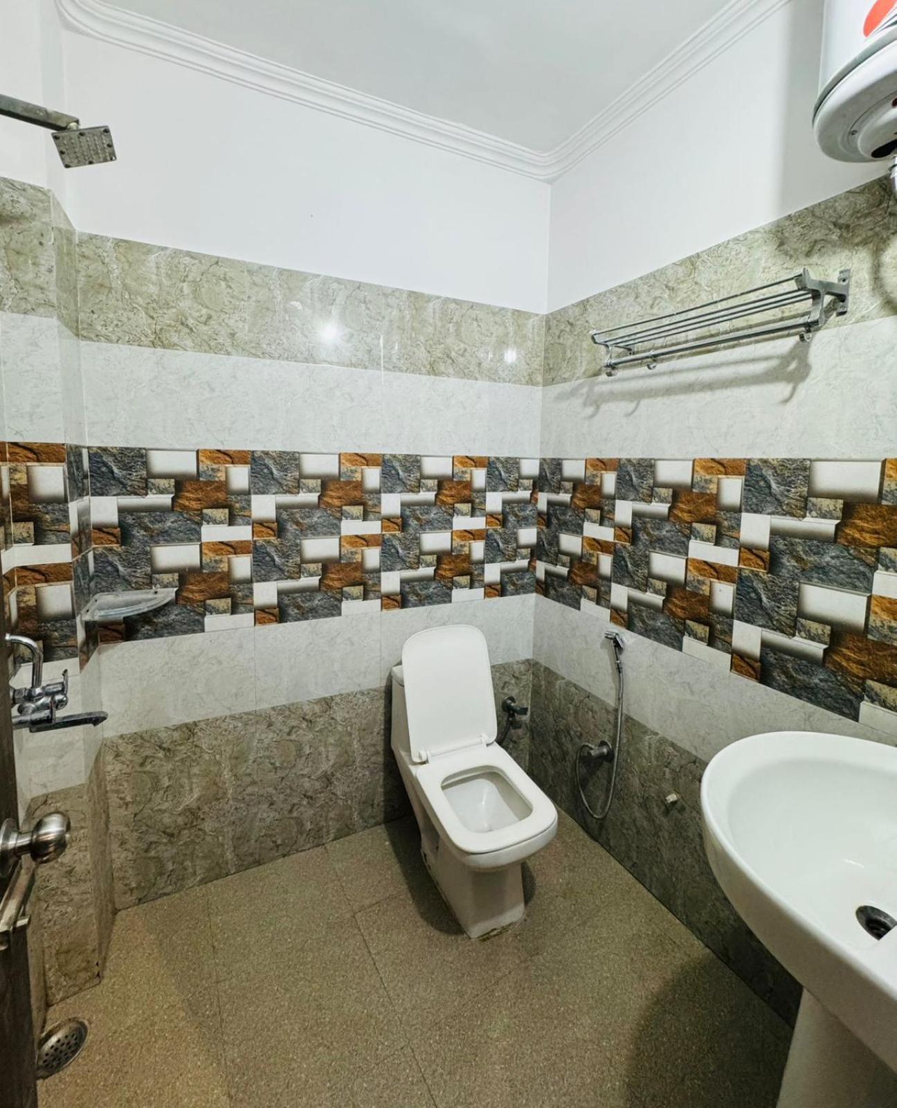 Hotel Pearl Inn Rudrapur Εξωτερικό φωτογραφία