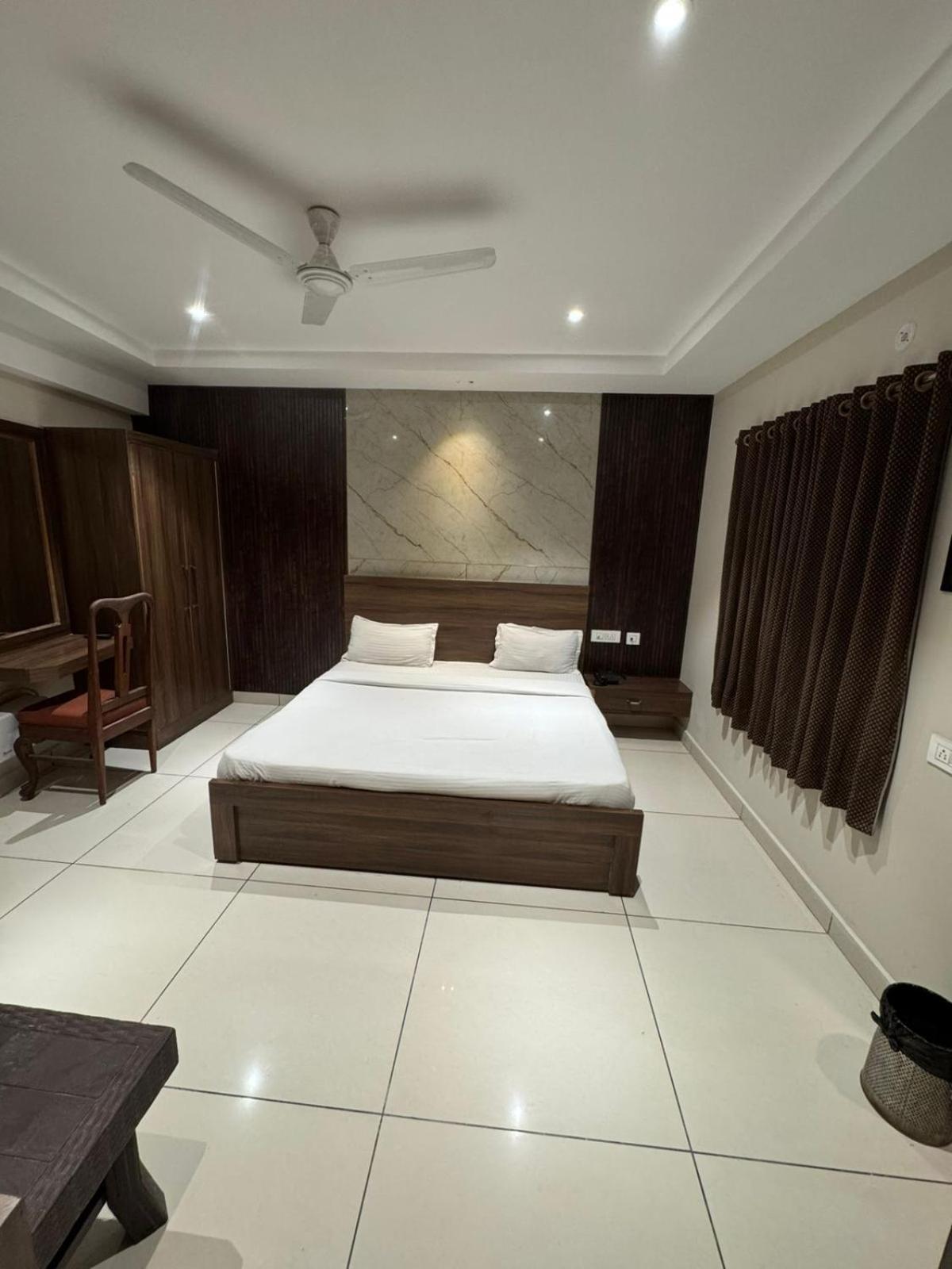 Hotel Pearl Inn Rudrapur Εξωτερικό φωτογραφία